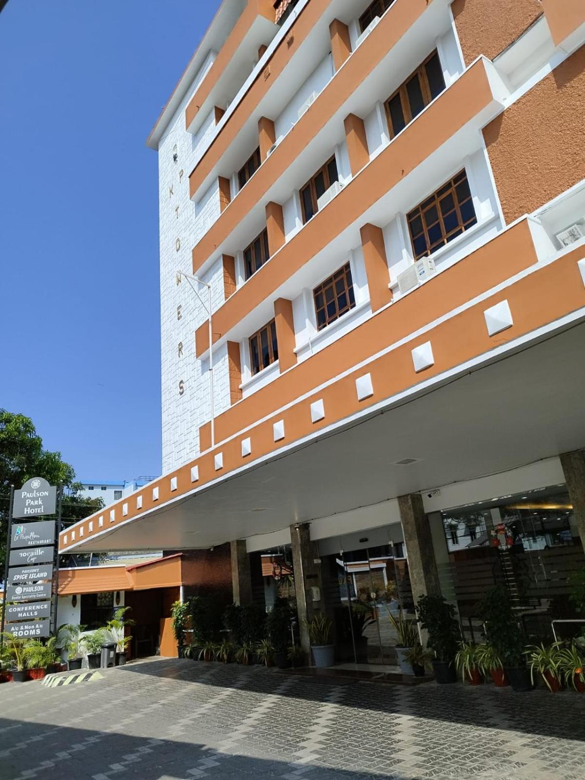 Paulson Park Hotel Kochi Eksteriør billede